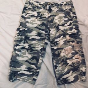 LUCY PARIS camouflage embroidered Bermudas